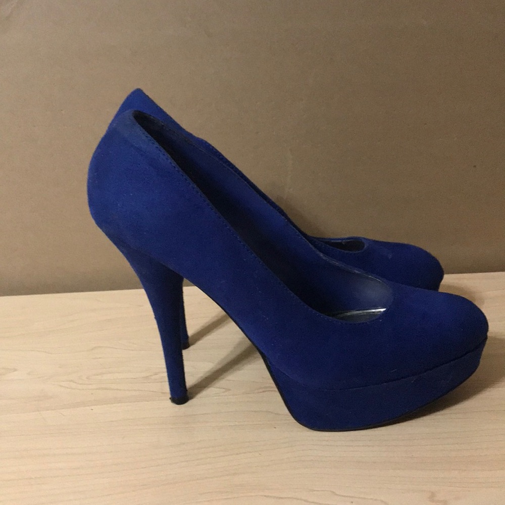 Heels - Picture 2 of 3
